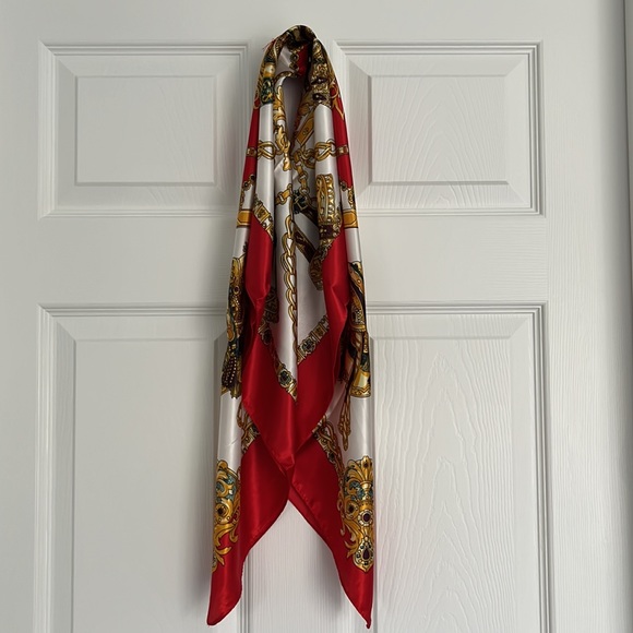 Back On 74 Scarf Square gold and red chain New Instant Upgrade - Picture 2 of 10